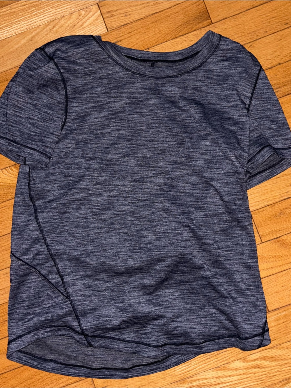 Lululemon Women’s Heathered Navy Short Sleeve Tee in size 6
